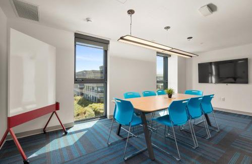 Burnaby Hotel | The Simon at Simon Fraser University