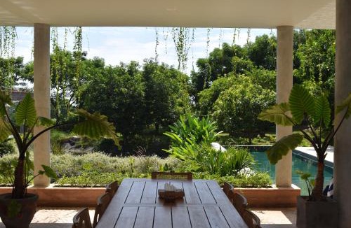 Banjartegehe Villa | The Sinaba Orchard's Pondhouse