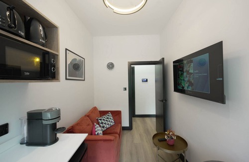 Adamsdown Apartment | The Sixty | Premier 1BDR Apartment | Cardiff City