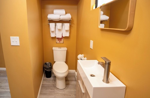 Lyons Resort | The Ski Haus - Themed Tiny Home with Vintage Ski Lodge Flair Near Estes Park