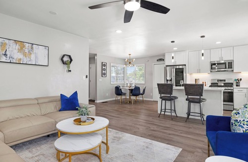 Lake Murray House | The Sky Lounge