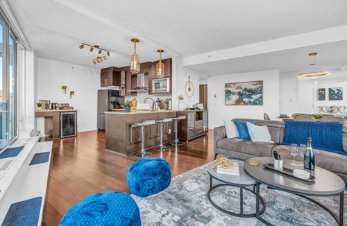 Crosstown Condo | The Skydeck Penthouse - Panoramic Hot Tub Views