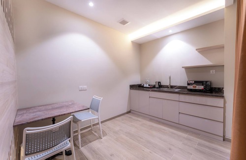 Ruessei Kaev Hotel | The Skye Phnom Penh Hotel & Apartments