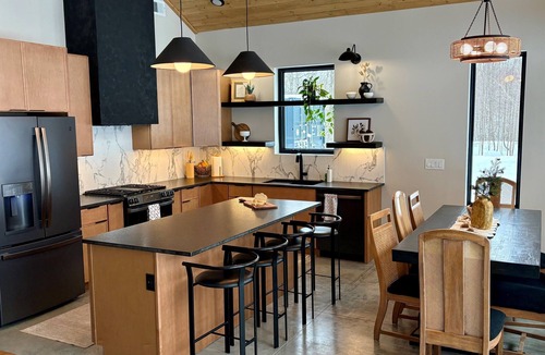 Empire House | The Sleeping Bear Hemma