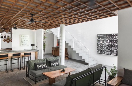 Batu Bolong Hotel | The Slow