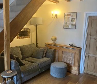 Chilham House | The Smithy Cottage