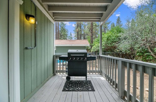 Peter Pan House | The Snoozy Moose! Families love! Close to Slopes, Lake, Trails & All