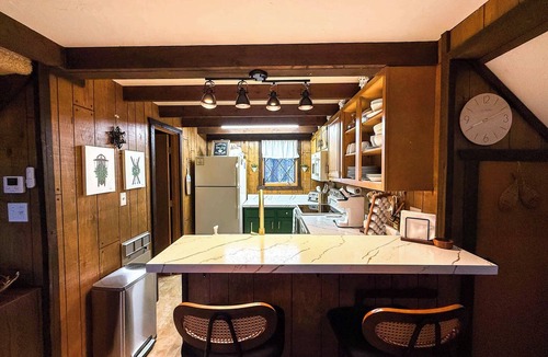 Upson Ski Chalet | The Snuggery @ Whitecap ~ Ensuite Sauna