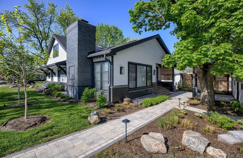 Gretna House | The South House in Gretna, NE - 5 bedrooms