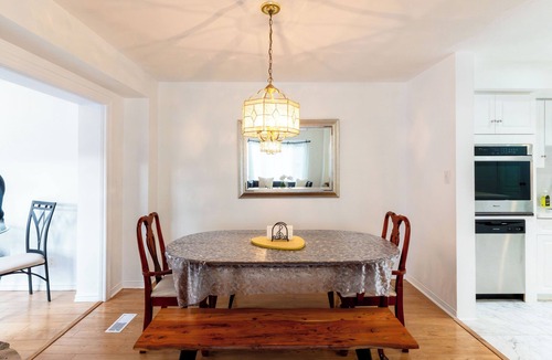 Grimsby House | The space, privacy, and comfort of a true home away from home in Niagara area.