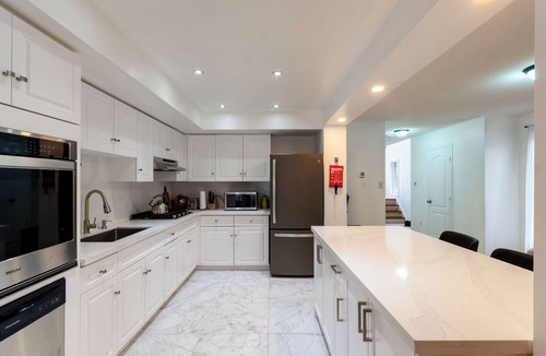 Grimsby House | The space, privacy, and comfort of a true home away from home in Niagara area.