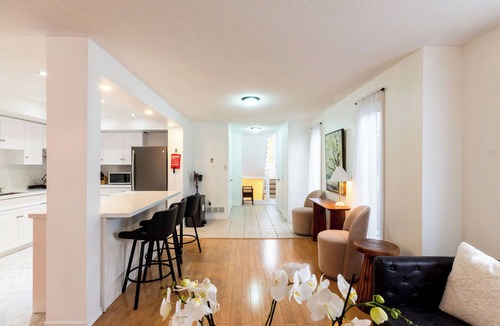 Grimsby House | The space, privacy, and comfort of a true home away from home in Niagara area.