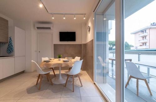 Caorle Apartment | The Space🏖️ Welcome to your seaside home in Caorle!Imagine waking up to the scent of the sea, sipping a coffee at dawn on your private terrace, and diving into the pool under the summer sky while the sun caresses your skin… ✨🌊 The Dream Apart
