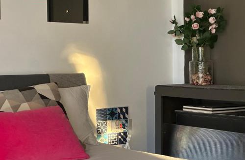 Nea Ionia Apartment | The Spot Urban easy access Athens Studio 20 m to Venizelos and central Athens attractions Elevator Free Open Parking