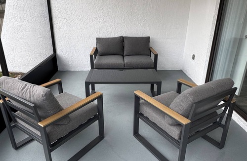 Spring Hill Apartment | The Spring Hill Stay- Modern 2 bed 1 bath duplex apartment
