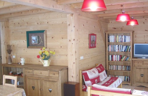 Montagnole Ski Chalet | THE SQUIRREL BARN 6 PEOPLE