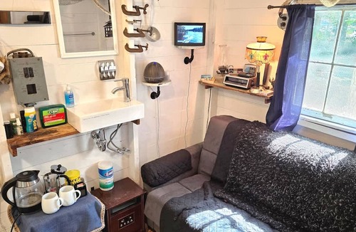 Brantingham Apartment | The Stabbin Cabin Grant Island w Boat Hottub Pet