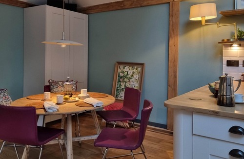 Abbess Roding Cabin | The Stable | Oak-Frame Kent hideaway · Hot Tub
