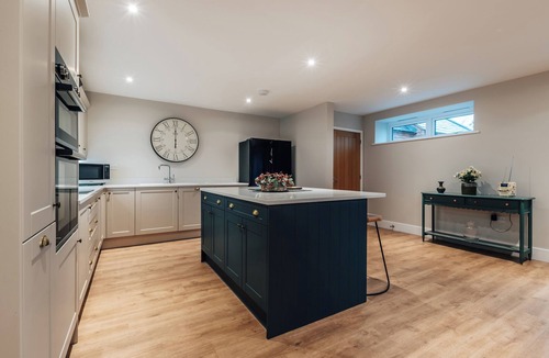 Little Stukeley Cottage | THE STABLES, pet friendly, with a garden in Catworth