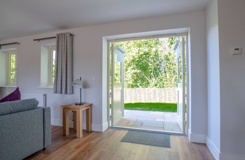 Ebrington House | The Stables - Stylish cottage | hot tub | parking - Pass the Keys