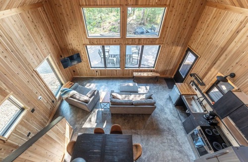 Ely Apartment | The Steward Lakeview Cabin with Private Sauna