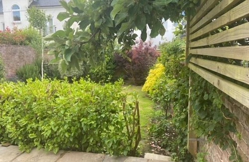 Worthing Apartment | The Studio - Apartment with Garden View