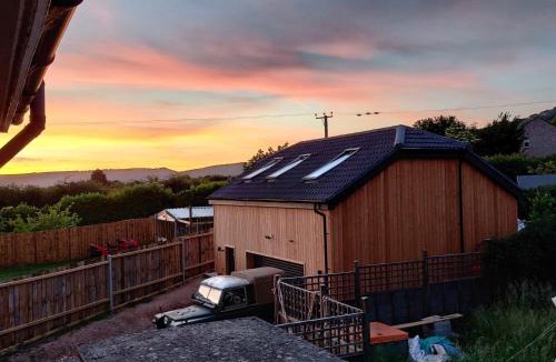 Cheddar Apartment | The Studio Cheddar - With Wood Fired Hot Tub, Near Cheddar Gorge