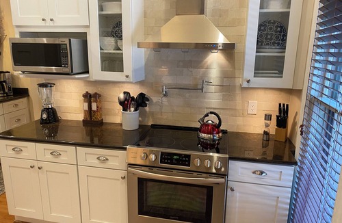 Church Hill Apartment | The Studio@ Eanes Drug-Heart of the Historic District