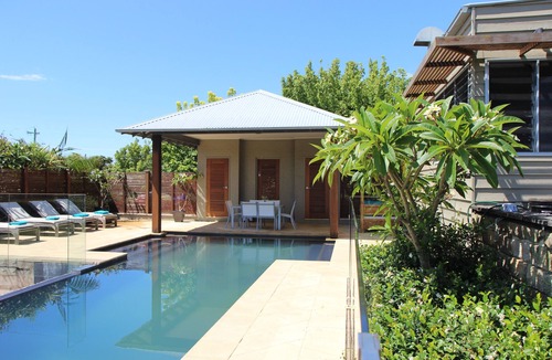 Meroo Meadow Apartment | The Studio - stylish self contained space - perfect for families & girls w-ends