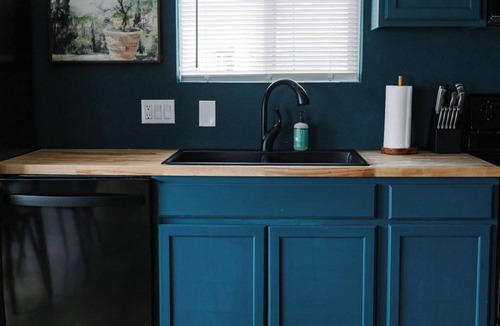 Kennewick House | The Study - An Ode to Literature - 1 bedroom beautiful home