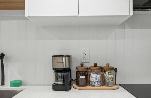 Jasper Place Condo | The Suite Escape | 2 BD | Near WEM & DT | Sleeps 5