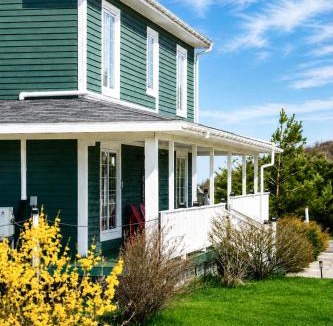 Trout River House | The Sullivan Suite 5 Bedroom home, on 5 acres in Gros Morne