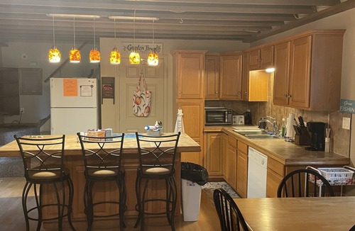 Deepwater House | The Summer Shanty; quiet & cozy!