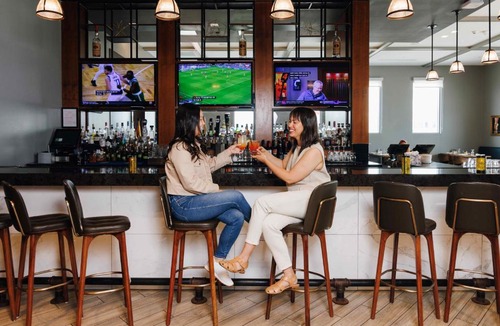 Roselawn Finance Hotel | The Summit Hotel