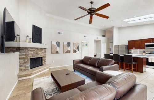 Paradise Park Vista House | The Sunlit Sanctuary