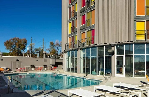 Jefferson Park Apartment | The Sunny Studio With City Views