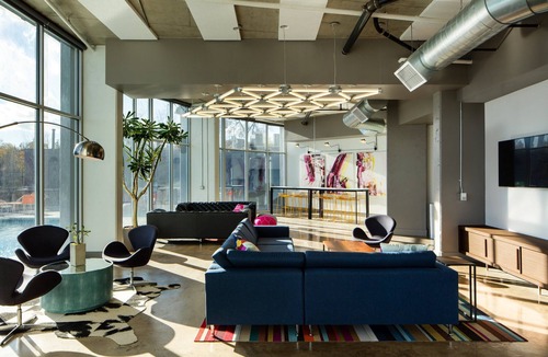 Jefferson Park Apartment | The Sunny Studio With City Views