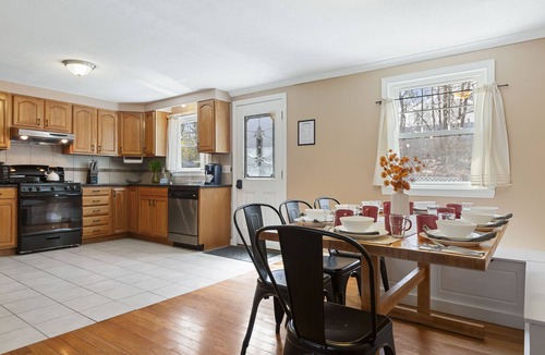 West Hyannisport House | The Sunshine Cape Family/DogFriendly GameRoom Outdoor Shower