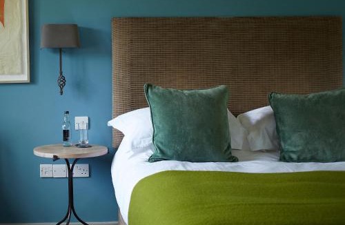 Swinbrook Hotel | The Swan Inn Swinbrook