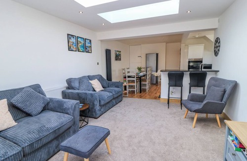 Swanage House | THE SWANAGE RAIL LOOKOUT, pet friendly, with a garden in Swanage