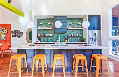 Faubourg Lafayette Hotel | The Syd | Street Parades | Heated Pool & Oasis