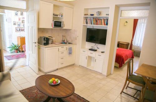 Emek Refaim Bed & Breakfast | The Templer Inn