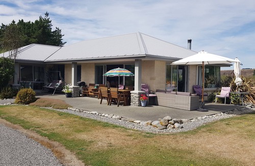 Glentunnel House | The Terrace - Perfect for skiers and families