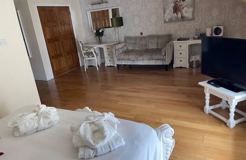 Cannards Grave Hotel | The Thatched Cottage Inn