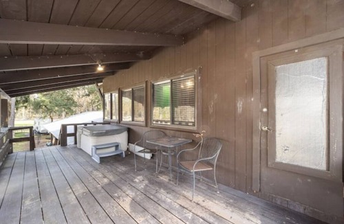 Edgar Apartment | The Thoroughbred