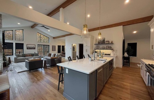 Intervale House | The Timberline | Mountain Luxury + Hot Tub