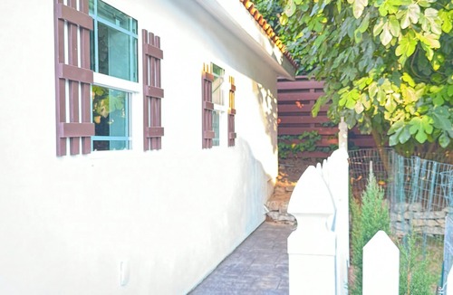 Rolling Hills Estates Cottage | The Tiny cottage in quite charming. Palos Verdes with AC, WiFi and washer/dryer
