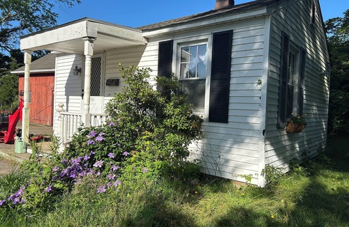 Oakdale Cottage | The Tiny Cottage on The Pond