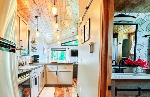 Thayerville Cottage | The Tiny House @ Deep Creek Lake - centrally located to everything Deep Creek