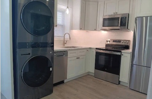 Mount Pleasant Apartment | The Tiny-Lux at Atwells Ave Laundry APT. Parking
